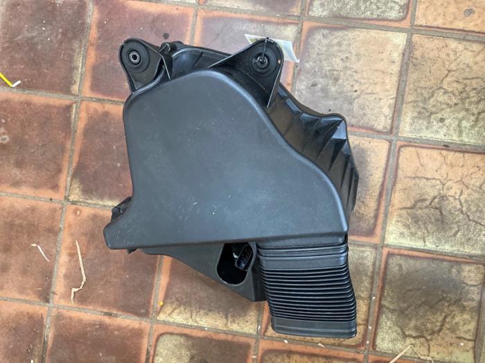 Begagnade Luftfilterhus BMW 1 serie (E87/87N) 116i 2.0 16V Pris € 78,75 Marginaltabell erbjuds av van de Bunte Teuge B.V.