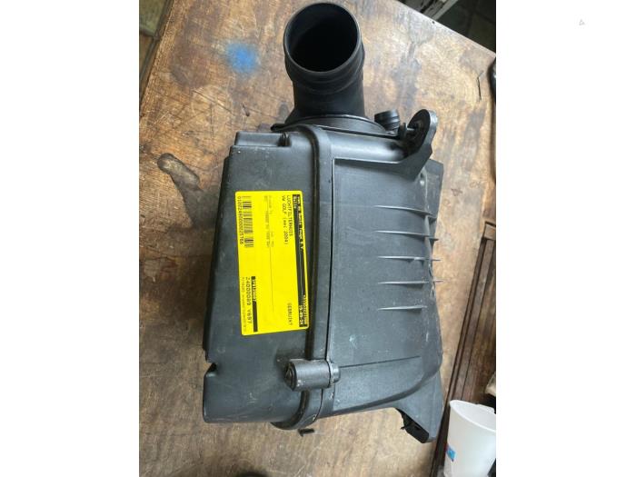 Begagnade Luftfilterhus Volkswagen Golf V (1K1) 1.6 Pris € 52,50 Marginaltabell erbjuds av van de Bunte Teuge B.V.