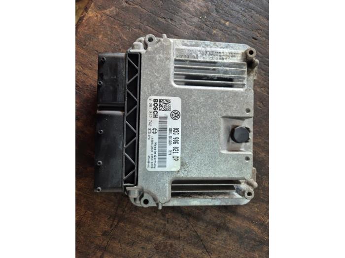 Used Engine management computer Volkswagen Passat Variant (3C5) 1.9 TDI Price € 157,50 Margin scheme offered by van de Bunte Teuge B.V.