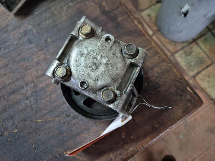 Usagé Pompe de direction Jaguar X-type 2.5 V6 24V Prix € 52,50 Règlement à la marge proposé par van de Bunte Teuge B.V.