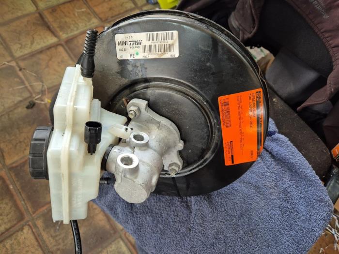 Usagé Servo frein Mini Mini Open (R57) 1.6 16V One Prix € 105,00 Règlement à la marge proposé par van de Bunte Teuge B.V.