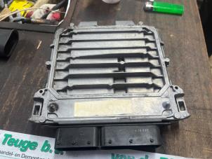 Engine management computer from a Mercedes-Benz A (W176) 1.6 A-180 16V 2013