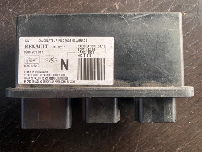 Usagé Ordinateur éclairage Renault Modus/Grand Modus (JP) 1.2 16V Prix € 42,00 Règlement à la marge proposé par van de Bunte Teuge B.V.