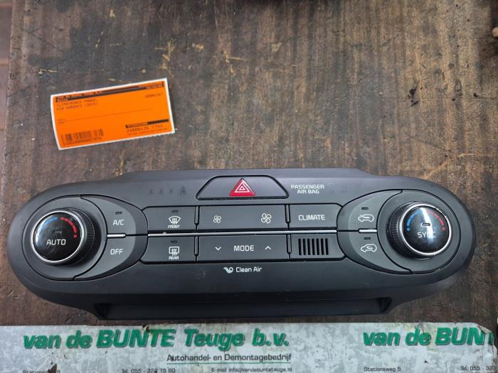 Używane Panel climatronic Kia Sorento III (UM) 2.2 CRDi 16V VGT 4x4 Cena € 262,50 Procedura marży oferowane przez van de Bunte Teuge B.V.