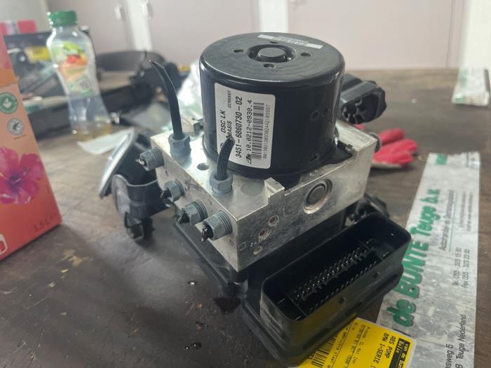 Begagnade ABS-pump BMW 1 serie (F20) 114i 1.6 16V Pris € 131,25 Marginaltabell erbjuds av van de Bunte Teuge B.V.