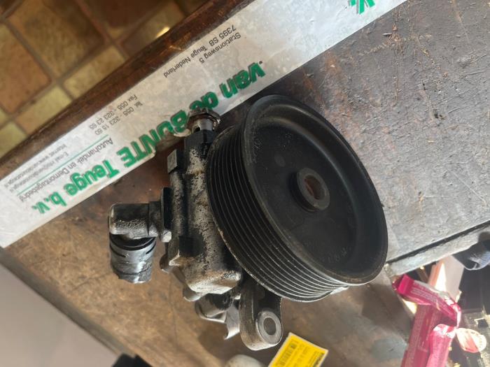 Usagé Pompe de direction Mercedes ML II (164/4JG) 3.0 ML-320 CDI 4-Matic V6 24V Prix € 105,00 Règlement à la marge proposé par van de Bunte Teuge B.V.