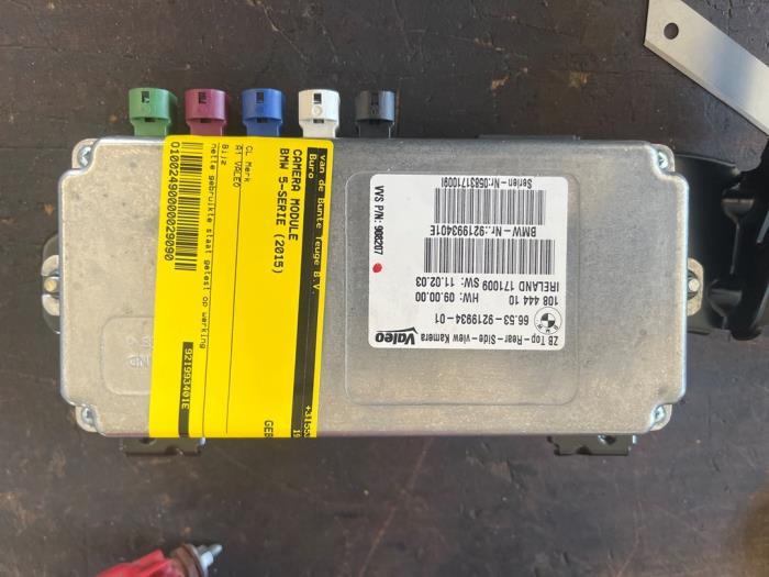 Używane Modul kamery BMW 5 serie (F10) 550i V8 32V TwinPower Turbo Cena € 210,00 Procedura marży oferowane przez van de Bunte Teuge B.V.