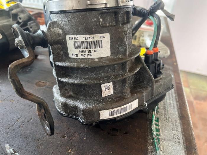Pompe de direction d'un Citroën C3 (SC) 1.2 VTi 82 12V 2013