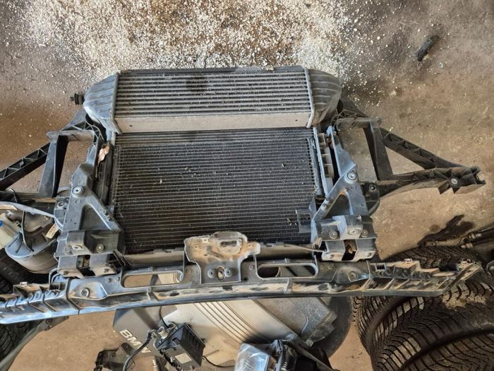Używane Panel przedni BMW X3 (E83) 2.0d 16V Cena € 157,50 Procedura marży oferowane przez van de Bunte Teuge B.V.
