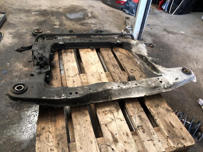 Gebrauchte Unterrahmen Volvo V70 (SW) 2.5 T 20V AWD Preis auf Anfrage angeboten von van de Bunte Teuge B.V.