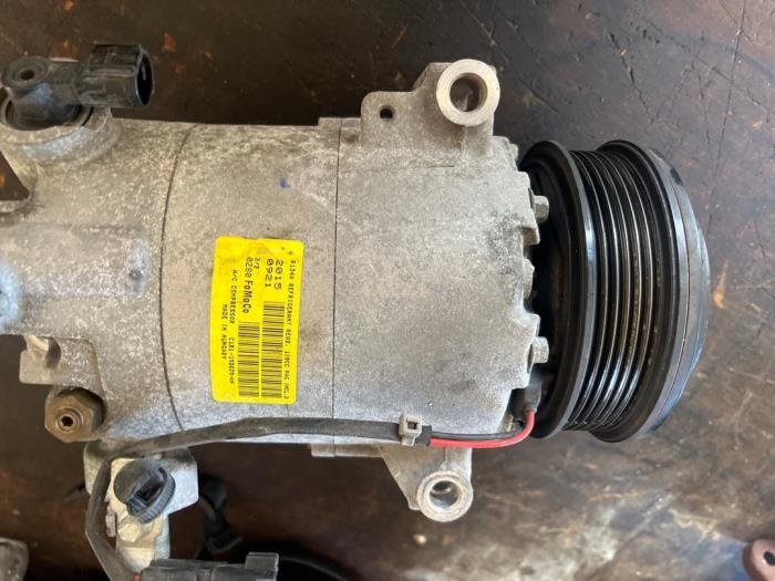 Compresseur de clim d'un Ford B-Max (JK8) 1.0 EcoBoost 12V 100 2015
