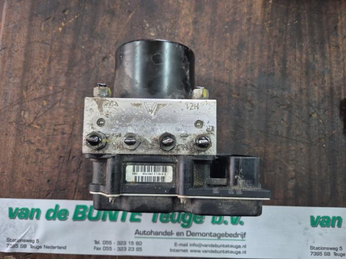 Begagnade ABS-pump Skoda Fabia II (5J) 1.2i Pris € 105,00 Marginaltabell erbjuds av van de Bunte Teuge B.V.