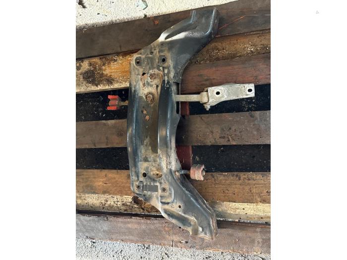 Usados Subchasis Volkswagen Polo IV (9N1/2/3) 1.2 Precio € 52,50 Norma de margen ofrecido por van de Bunte Teuge B.V.