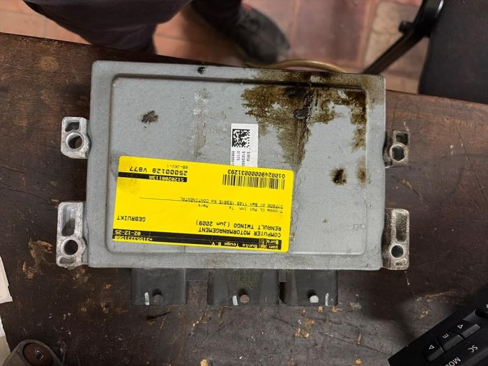 Used Engine management computer Renault Twingo II (CN) 1.2 Price € 78,75 Margin scheme offered by van de Bunte Teuge B.V.