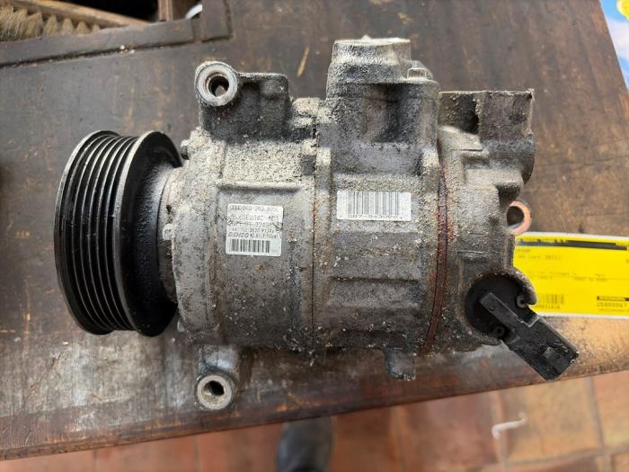 Usagé Pompe clim Audi A4 Avant (B8) 2.0 TDI 16V Prix € 105,00 Règlement à la marge proposé par van de Bunte Teuge B.V.
