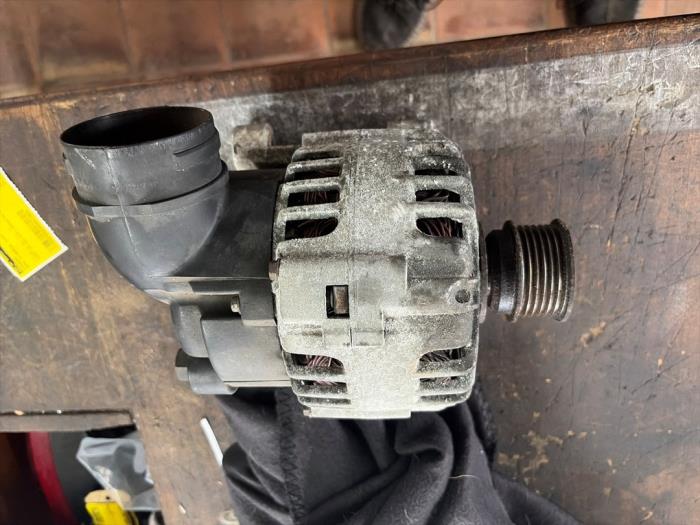 Gebrauchte Dynamo BMW 3 serie (E46/4) 320i 24V Preis € 78,75 Margenregelung angeboten von van de Bunte Teuge B.V.