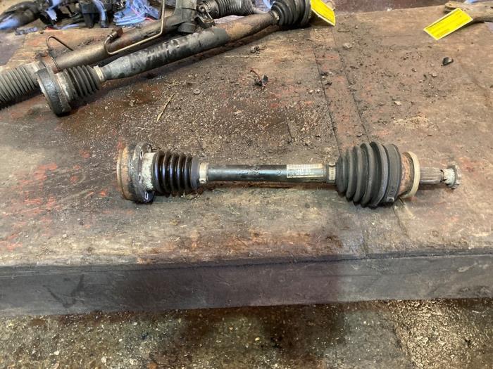 Gebrauchte Antriebswelle links vorne Seat Ibiza III (6L1) 1.2 12V Preis € 52,50 Margenregelung angeboten von van de Bunte Teuge B.V.