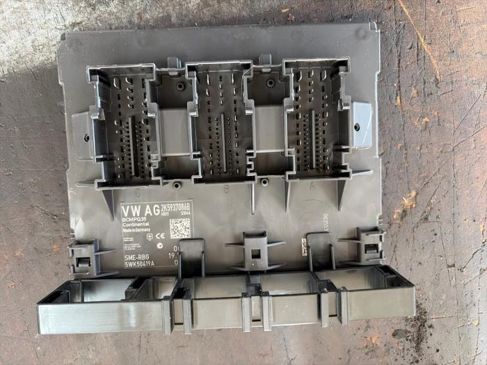Używane Sterownik Body Control Volkswagen Caddy III (2KA,2KH,2CA,2CH) 1.6 TDI 16V Cena € 157,50 Procedura marży oferowane przez van de Bunte Teuge B.V.