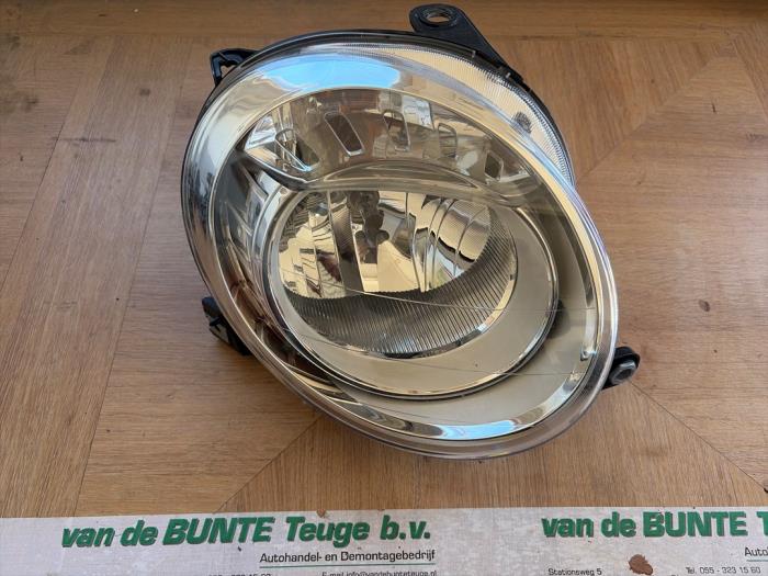 Używane Reflektor prawy Fiat 500C (312) 0.9 TwinAir 85 Cena € 78,75 Procedura marży oferowane przez van de Bunte Teuge B.V.