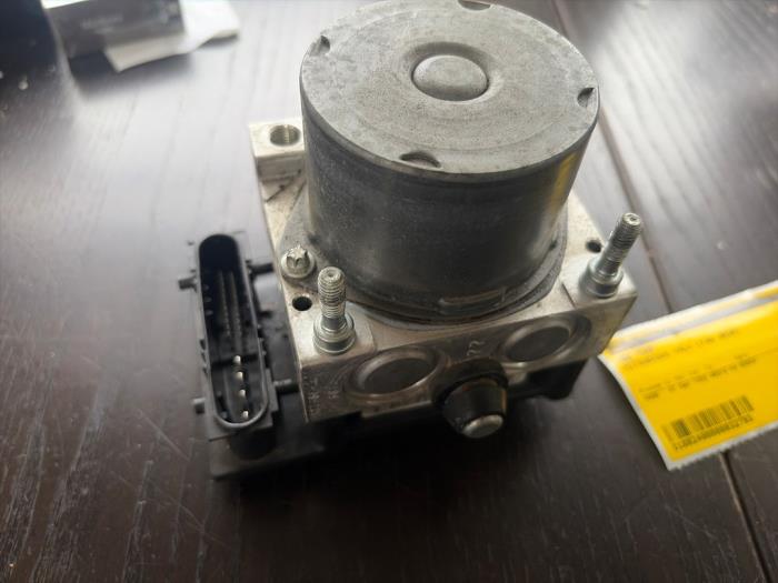 Begagnade ABS-pump Mitsubishi Colt (Z2/Z3) 1.3 16V Pris € 52,50 Marginaltabell erbjuds av van de Bunte Teuge B.V.