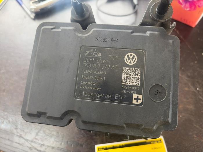 Usagé Bloc ABS Volkswagen Touran (1T3) 1.4 16V TSI 140 Prix € 262,50 Règlement à la marge proposé par van de Bunte Teuge B.V.
