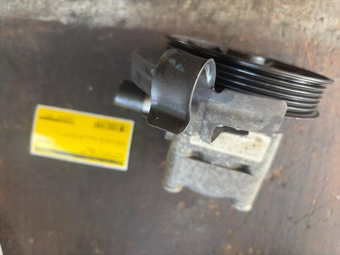 Usagé Pompe de direction Volvo V70 (SW) 2.4 20V 140 Prix € 99,75 Règlement à la marge proposé par van de Bunte Teuge B.V.
