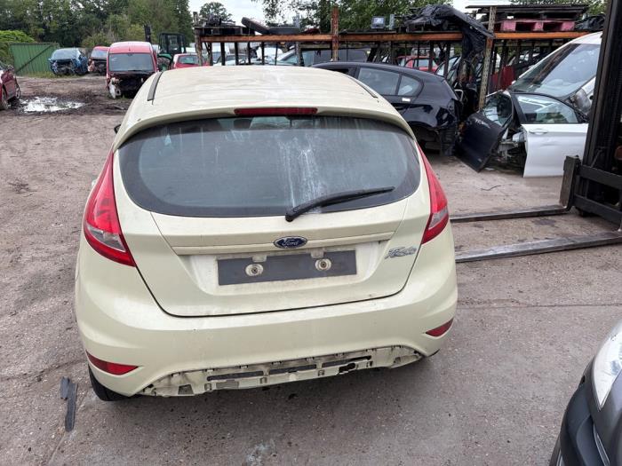 Używane Tylna klapa Ford Fiesta 6 (JA8) 1.25 16V Cena € 210,00 Procedura marży oferowane przez van de Bunte Teuge B.V.