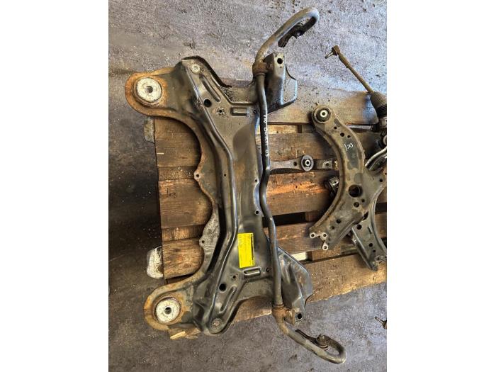 Begagnade Underram Volkswagen Bora (1J2) 1.6 16V Pris på förfrågan erbjuds av van de Bunte Teuge B.V.