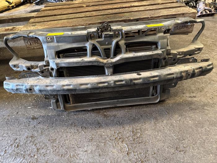 Używane Panel przedni Volkswagen Bora (1J2) 1.6 16V Cena na żądanie oferowane przez van de Bunte Teuge B.V.