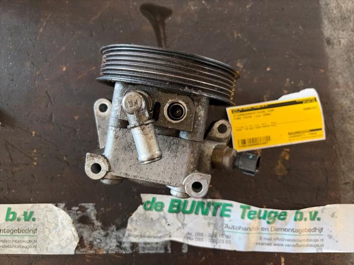 Usagé Pompe de direction Ford Focus 2 1.6 Ti-VCT 16V Prix € 52,50 Règlement à la marge proposé par van de Bunte Teuge B.V.
