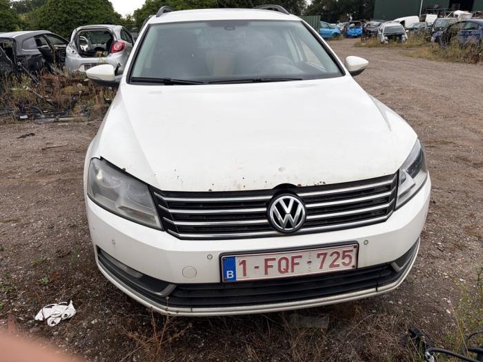 Usados Parachoques Volkswagen Passat Variant (365) 1.6 TDI 16V Bluemotion Precio € 414,75 Norma de margen ofrecido por van de Bunte Teuge B.V.