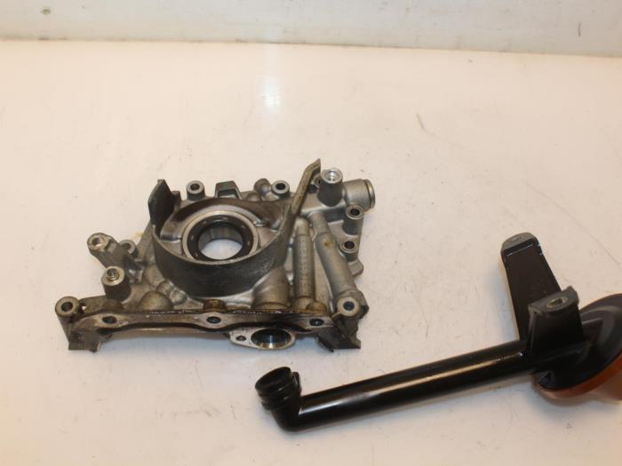 Oil pump from a Volvo S80 (AR/AS) 1.6 T4 Flexifuel 2012