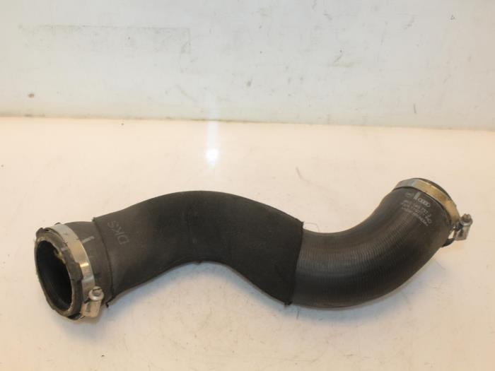 Usados Manguera intercooler Audi A4 Quattro (B8) 2.0 TFSI 16V Precio € 32,00 Norma de margen ofrecido por Van Gils Automotive