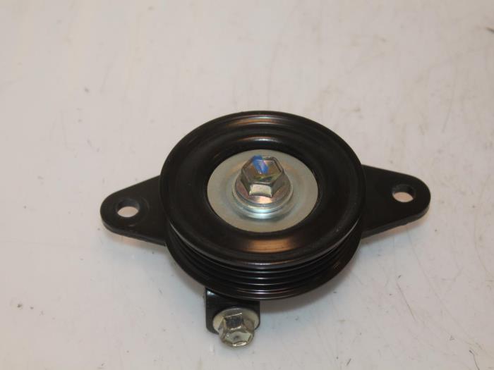 Usados Rodillo correa múltiple Opel Agila (B) 1.0 12V Precio € 30,00 Norma de margen ofrecido por Van Gils Automotive