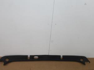 Używane Tapicerka tylnej klapy Tesla Model X 90D Cena na żądanie oferowane przez Van Gils Automotive