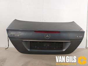 Used Tailgate Mercedes E (W211) 2.2 E-200 CDI 16V Price € 100,00 Margin scheme offered by Van Gils Automotive