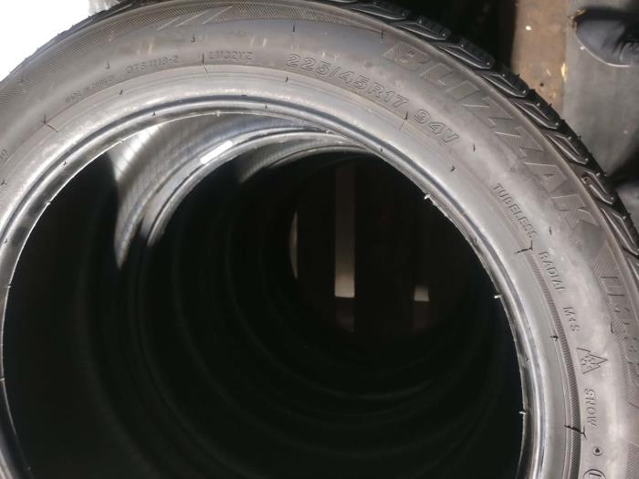 Używane Opona zimowa Cena € 44,00 Procedura marży oferowane przez Van Gils Automotive