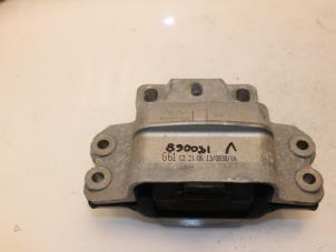 Used Gearbox mount Volkswagen Caddy III (2KA,2KH,2CA,2CH) 1.6 TDI 16V Price € 36,30 Inclusive VAT offered by Van Gils Automotive