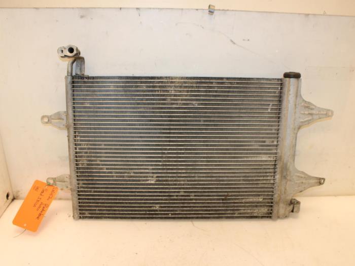 Usagé Radiateur clim Seat Ibiza III (6L1) 1.6 16V Prix € 45,00 Règlement à la marge proposé par Van Gils Automotive