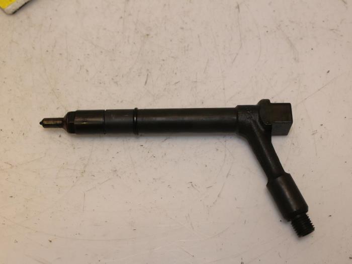 Injector (diesel) from a Opel Astra 2002