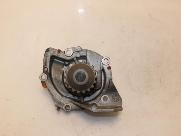 Begagnade Vattenpump Ford Kuga I 2.0 TDCi 16V 140 Pris € 54,00 Marginaltabell erbjuds av Van Gils Automotive