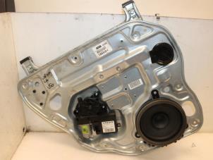Usagé Mécanique vitre 4portes arrière gauche Volvo V50 (MW) 1.8 16V Prix € 37,00 Règlement à la marge proposé par Van Gils Automotive