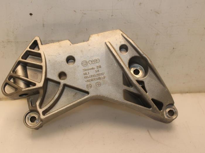 Used Engine mount Volkswagen Golf VII (AUA) 2.0 R 4Motion 16V Price € 36,30 Inclusive VAT offered by Van Gils Automotive