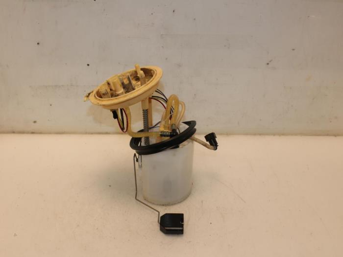 Used Booster pump Skoda Karoq 2.0 TDI 16V 4x4 Price € 131,89 Inclusive VAT offered by Van Gils Automotive