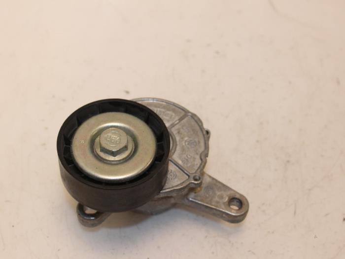 Usados Tensor correa múltiple Audi Q2 (GAB/GAG) 2.0 TDI 16V 150 Quattro Precio € 36,30 IVA incluido ofrecido por Van Gils Automotive