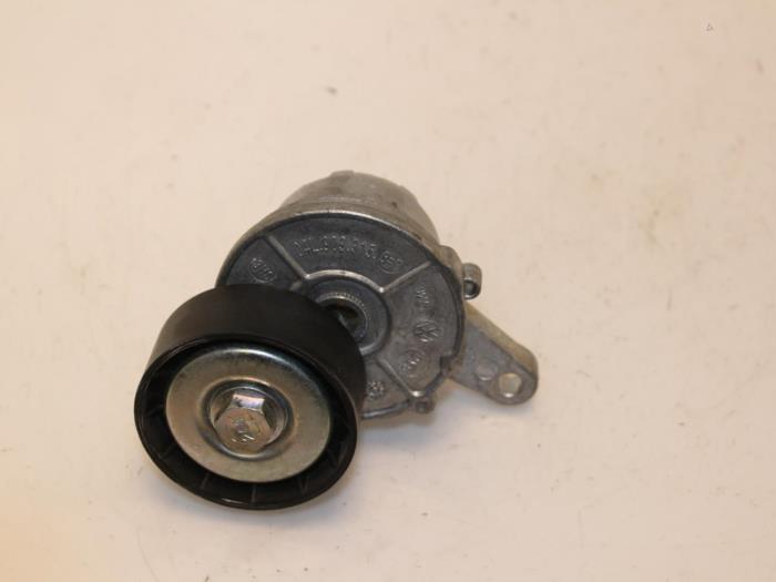Usados Tensor correa múltiple Volkswagen Golf VII (AUA) 2.0 TDI 150 16V Precio € 36,30 IVA incluido ofrecido por Van Gils Automotive