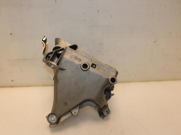Used Engine mount Volkswagen Touran (5T1) 1.4 TSI Price € 36,30 Inclusive VAT offered by Van Gils Automotive