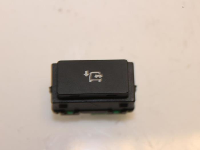 Usados Interruptor Landrover Range Rover IV (LG) 3.0 TDV6 24V Precio € 65,34 IVA incluido ofrecido por Van Gils Automotive