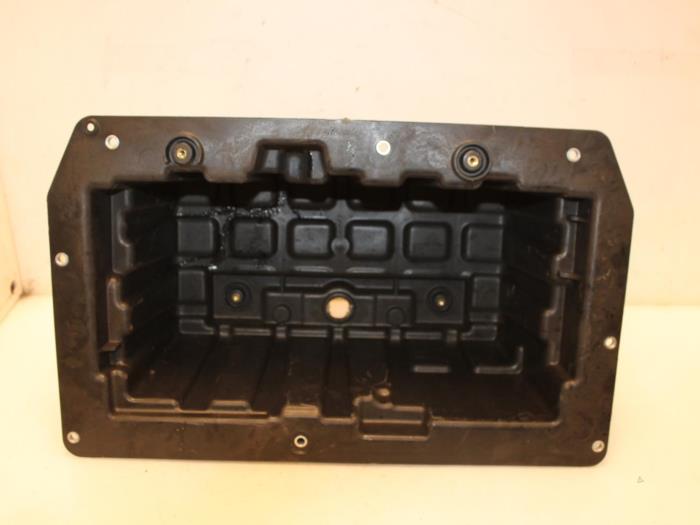 Begagnade Batterilåda Landrover Range Rover IV (LG) 3.0 TDV6 24V Pris € 65,34 Inklusive moms erbjuds av Van Gils Automotive
