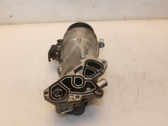 Boîtier filtre à huile d'un Ford Fiesta 6 (JA8) 1.5 TDCi Van 2015